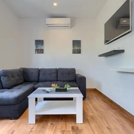 House Chill Out Loborika Semesterbostad *