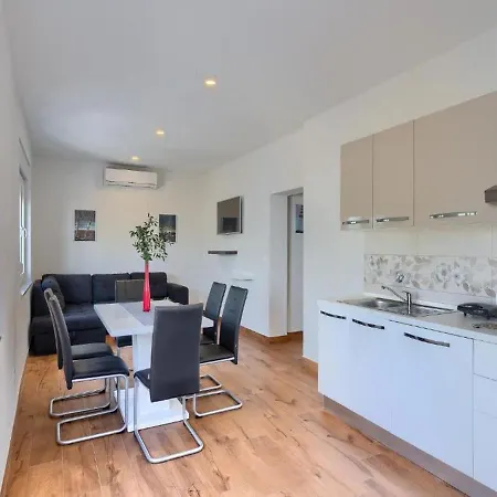 House Chill Out Loborika *