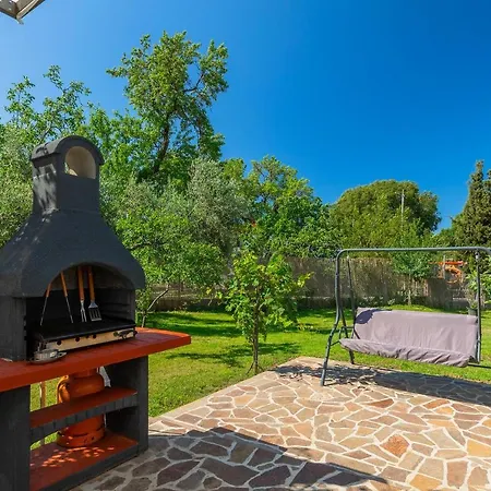 House Chill Out Loborika
